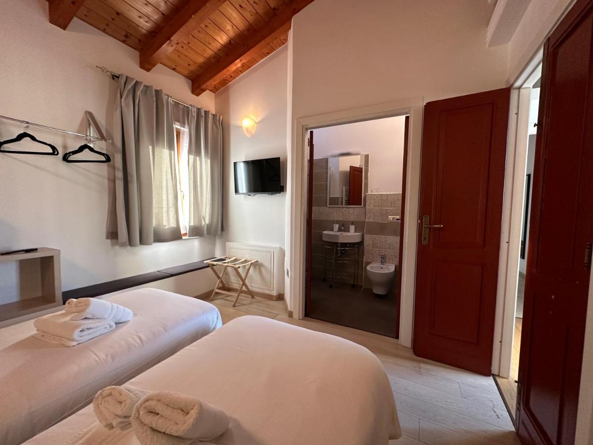 Ng Guest House Il Ris Sassari Bagian luar foto